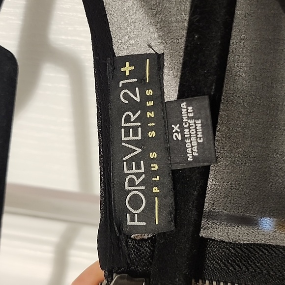 Forever 21+ Ladies Plus-sized Little Black Dress - LBD - Picture 4 of 4